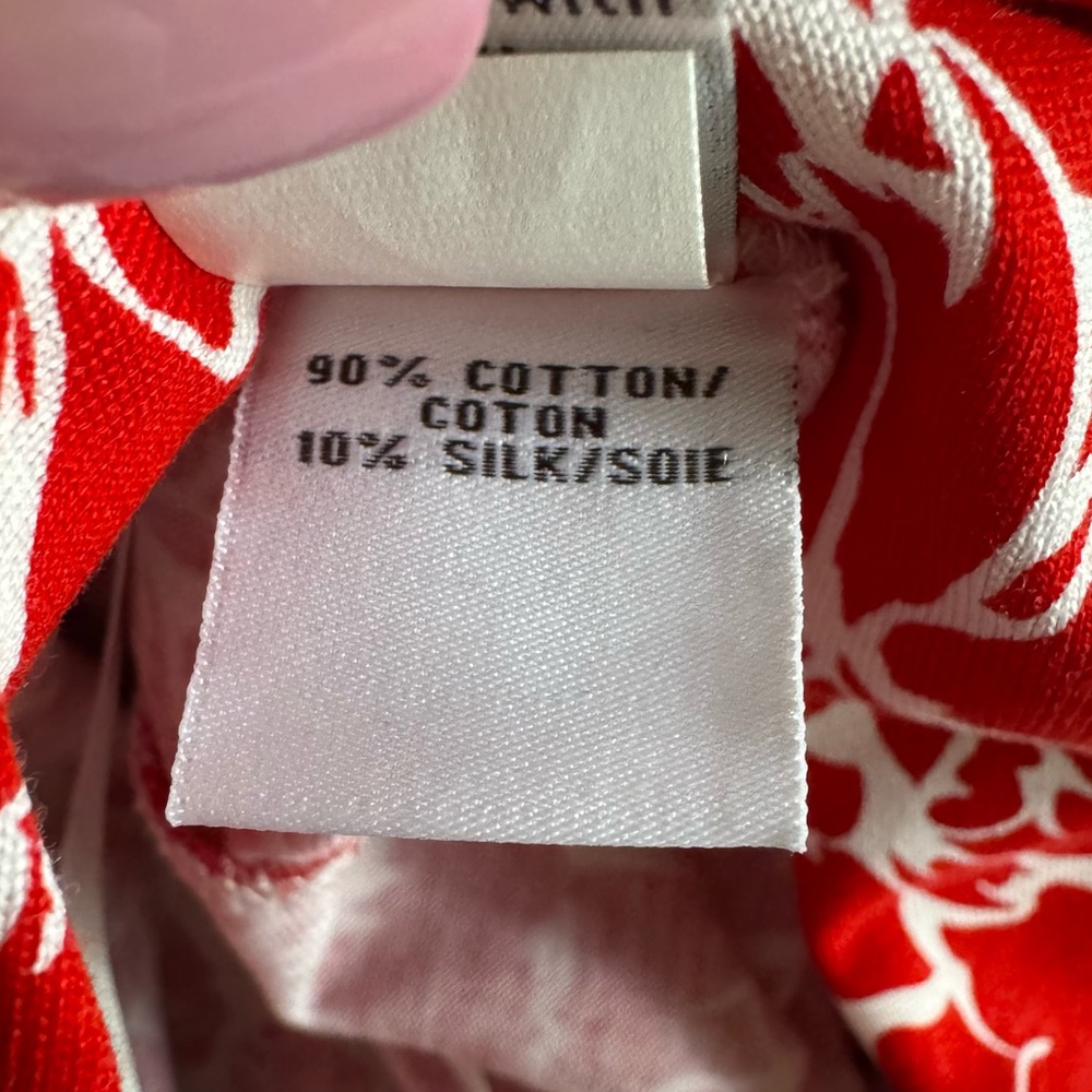 Diane Von Furstenberg Faux Wrap Zoe Dress in Red & White Floral Print. Size: 4 - Picture 8 of 9